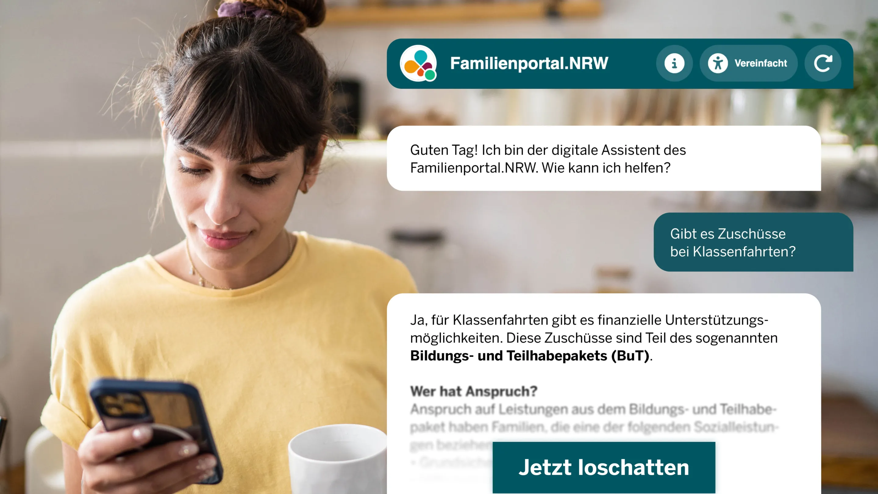 Eine Frau chattet mit dem KI-Chatbot des Familienportal.NRW zum Thema "Gibt es Zuschüsse für Klassenfahrten?"