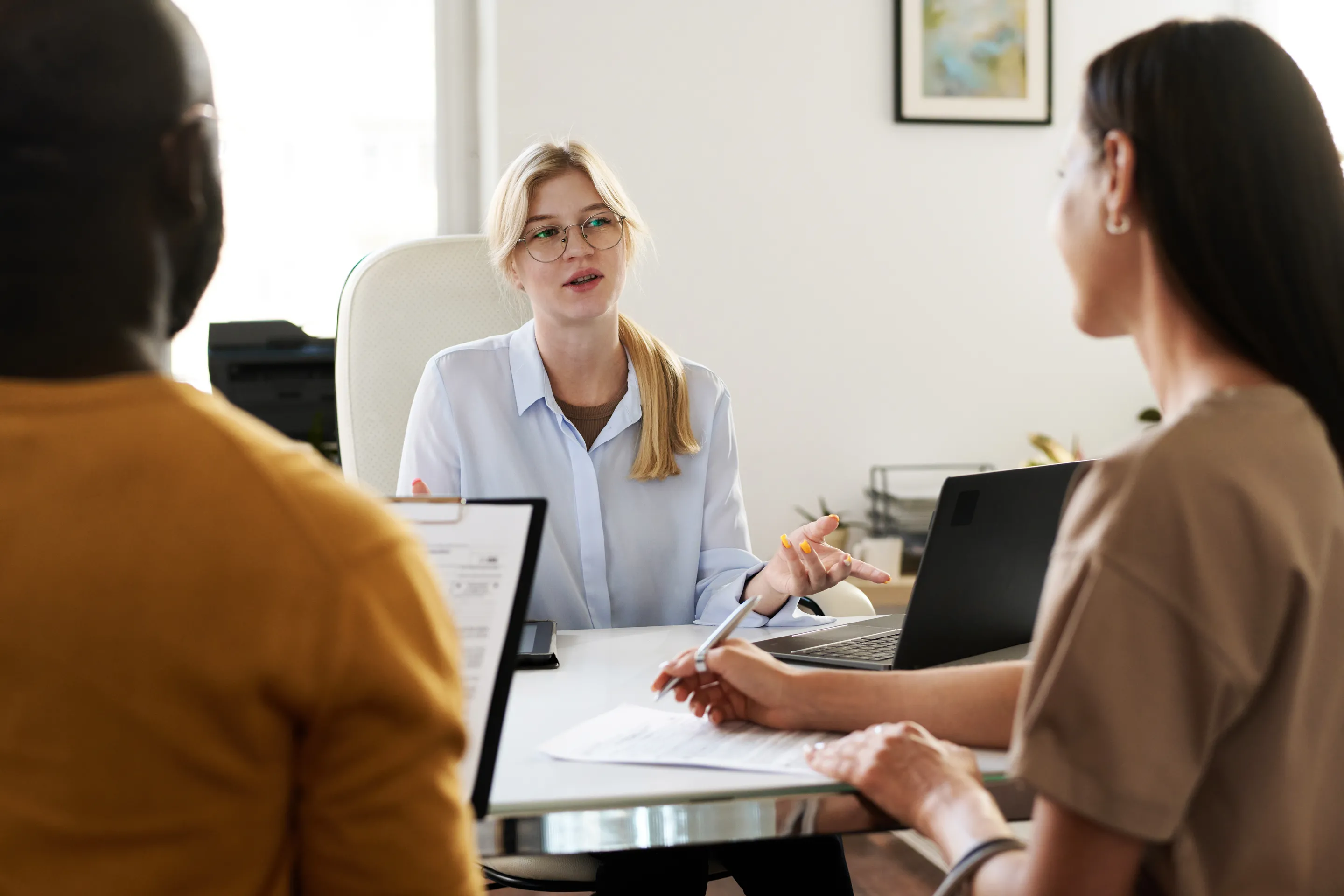 Beratungssituation bei der Nachnamensänderung